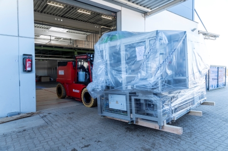 Foto: Jörn Lehmann Anlieferung der Maschinen in die TecMed-Produktionshalle